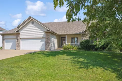 4950 Windsor Cir, Pleasant Hill, IA 50327