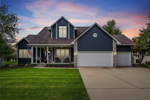 14308 Oak Brook Dr, Urbandale, IA 50323