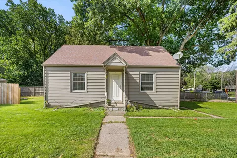 3712 E University Ave, Des Moines, IA 50317