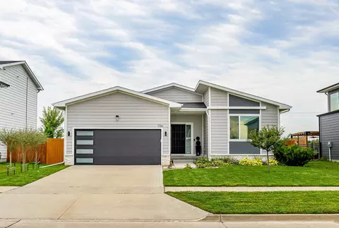 726 SE 69th St, Pleasant Hill, IA 50327