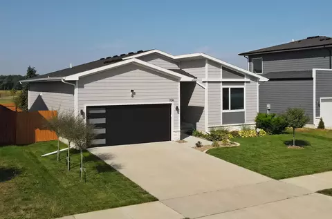 726 SE 69th St, Pleasant Hill, IA 50327