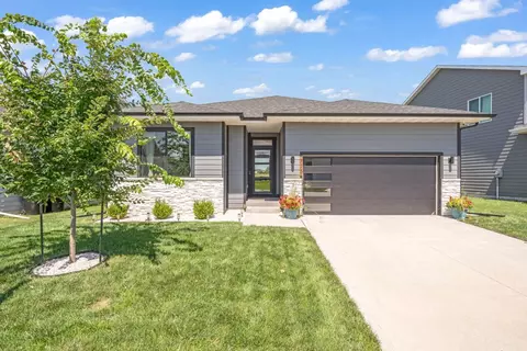 725 SE Drumlin Dr, Waukee, IA 50263