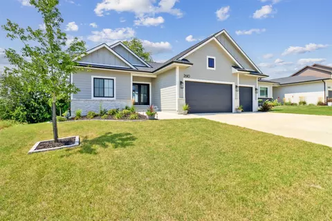 2610 Adobe Dr, Waukee, IA 50263