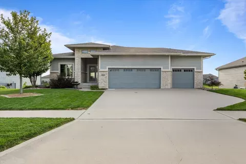 2908 NW Sharmin Dr, Ankeny, IA 50023