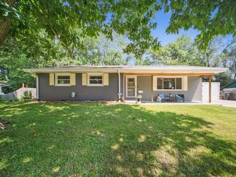 4905 SW 15th St, Des Moines, IA 50315