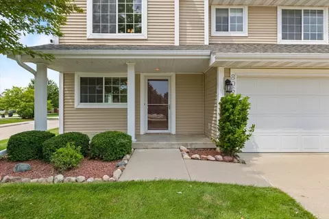 806 SE White Oak Ln, Waukee, IA 50263