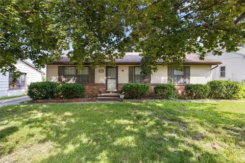 1523 Mccormick St, Des Moines, IA 50316