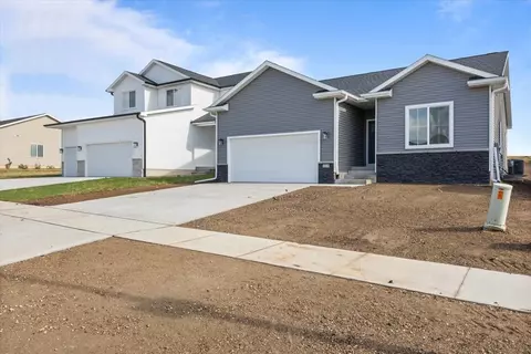 304 S Valley View Dr, Norwalk, IA 50211