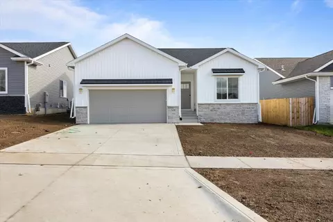 308 S Valley View Dr, Norwalk, IA 50211