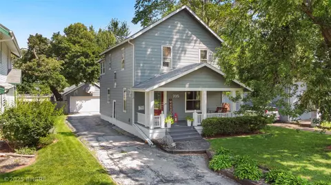 705 38th St, Des Moines, IA 50312