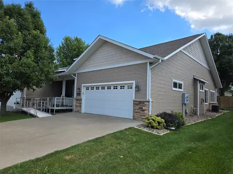 1580 SE Holiday Crest Cir, Waukee, IA 50263
