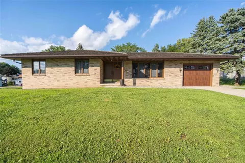 1115 Pleasant St, Carlisle, IA 50047