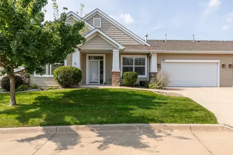 607 Sienna Ridge Dr, West Des Moines, IA 50266