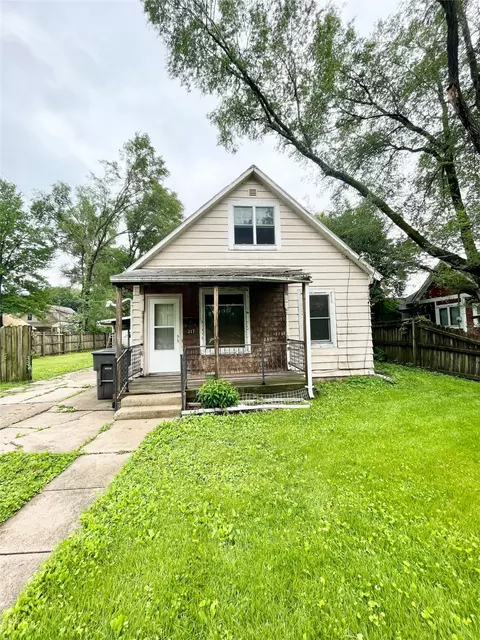 317 E Jackson Ave, Des Moines, IA 50315