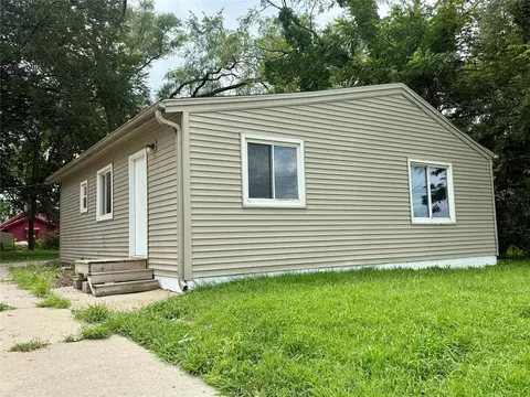 2711 E Market St, Des Moines, IA 50317