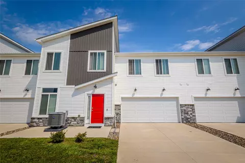 9563 Crestview Dr, West Des Moines, IA 50266
