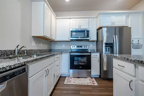 9563 Crestview Dr, West Des Moines, IA 50266