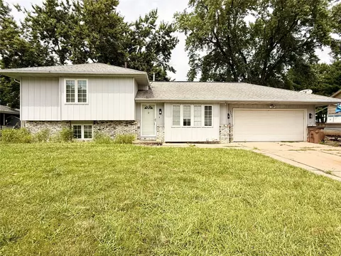 4843 Lakewood Dr, Norwalk, IA 50211