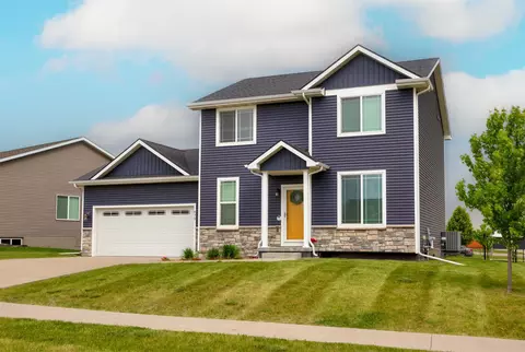 675 SE Maxwell Dr, Waukee, IA 50263