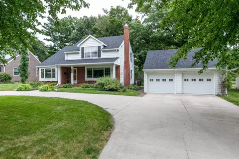1025 13th St, West Des Moines, IA 50265