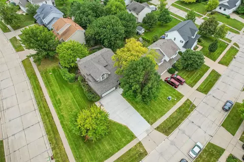 1987 NW 152nd St, Clive, IA 50325