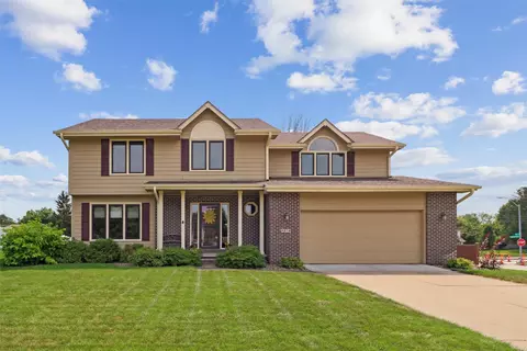 9318 Goodman Cir, Urbandale, IA 50322
