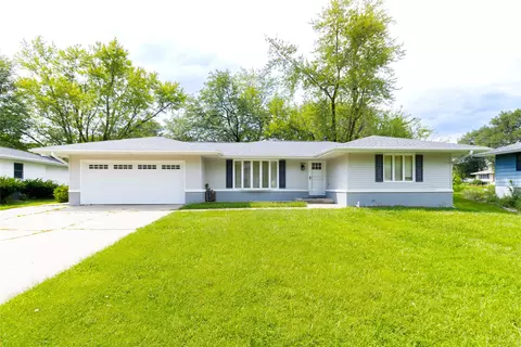 1833 Spencer St, Grinnell, IA 50112