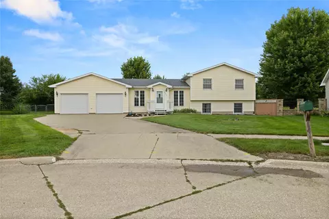 2021 Garst Cir, Boone, IA 50036