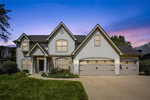 4651 Oakwood Ln, West Des Moines, IA 50265