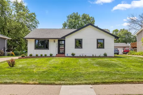 712 NE 4th St, Grimes, IA 50111