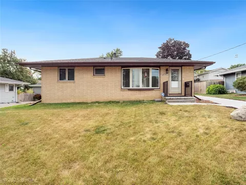 2719 E Tiffin Ave, Des Moines, IA 50317