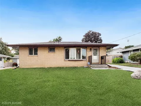 2719 E Tiffin Ave, Des Moines, IA 50317