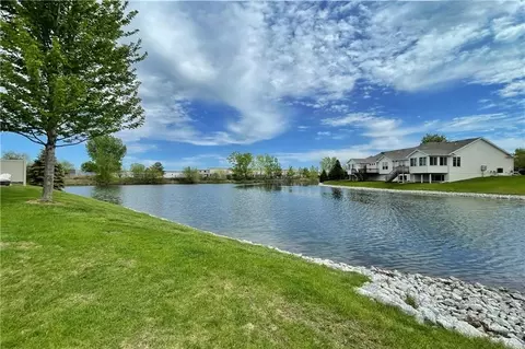 807 SE Lakeview Ln, Waukee, IA 50263