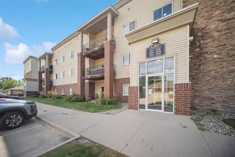 6350 Coachlight Dr #1307, West Des Moines, IA 50266