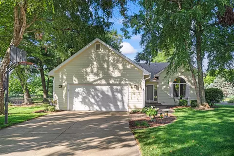 6030 Somerset Pl, Johnston, IA 50131
