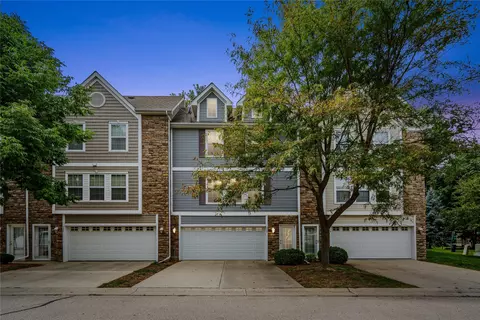 328 NE Olivewood St, Waukee, IA 50263