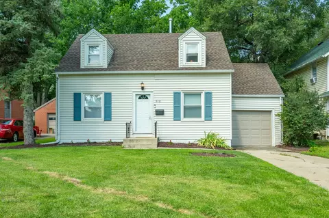 512 11th St, West Des Moines, IA 50265