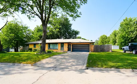 808 W Boston Ave, Indianola, IA 50125
