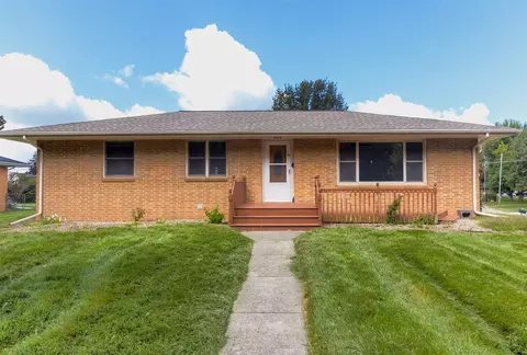 340 Crescent Dr, Carlisle, IA 50047