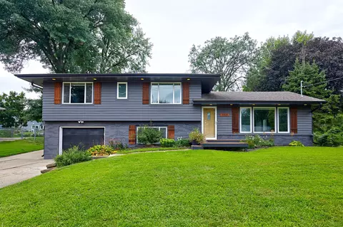 3400 Hillsdale Dr, Urbandale, IA 50322