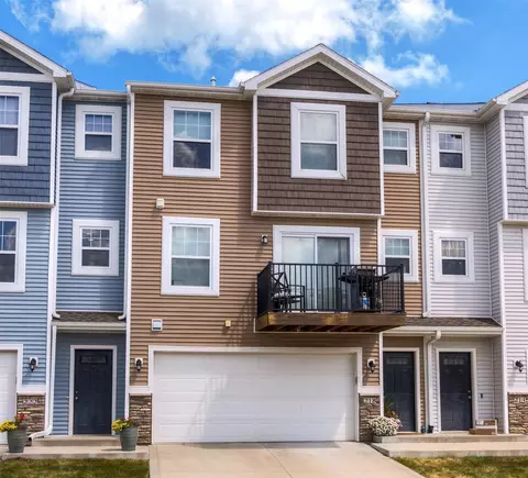 218 Pin Oak Ct, Norwalk, IA 50211