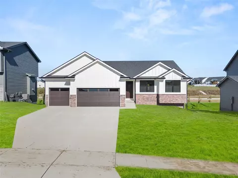 905 Hamilton Rd, Waukee, IA 50263