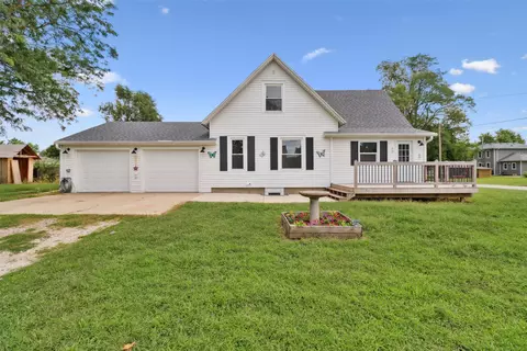 102 Race St, Cambridge, IA 50046