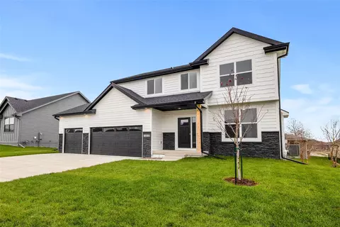 14518 N Valley Dr, Urbandale, IA 50323
