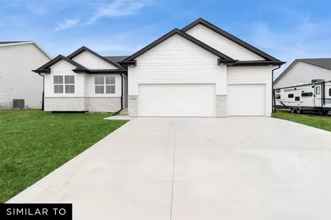 14527 N Valley Dr, Urbandale, IA 50323
