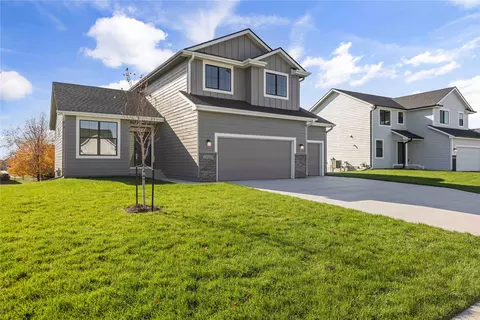 14600 N Valley Dr, Urbandale, IA 50323