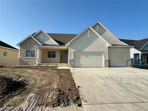 5304 175th St, Urbandale, IA 50323