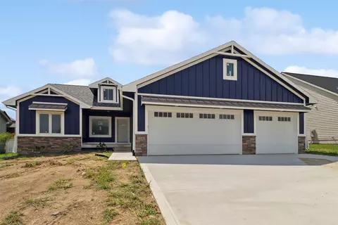 2340 Green Leaf Cir, Norwalk, IA 50211