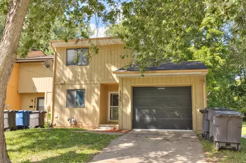 1520 Stewart St, Des Moines, IA 50316
