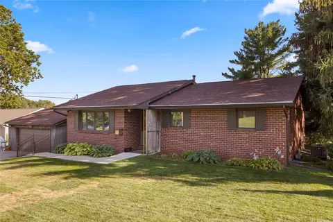 4647 Fairview Dr, Pleasant Hill, IA 50327